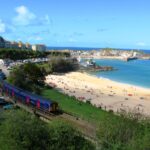 Las 5 playas urbanas del mundo donde puedes salir del trabajo y meterte al mar en 20 minutos »
